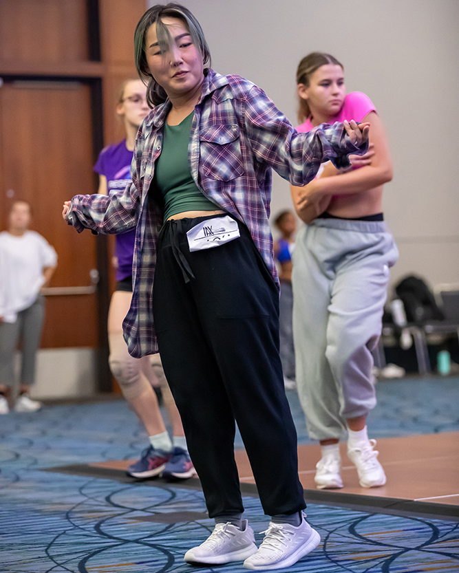 dancer-pointing-down